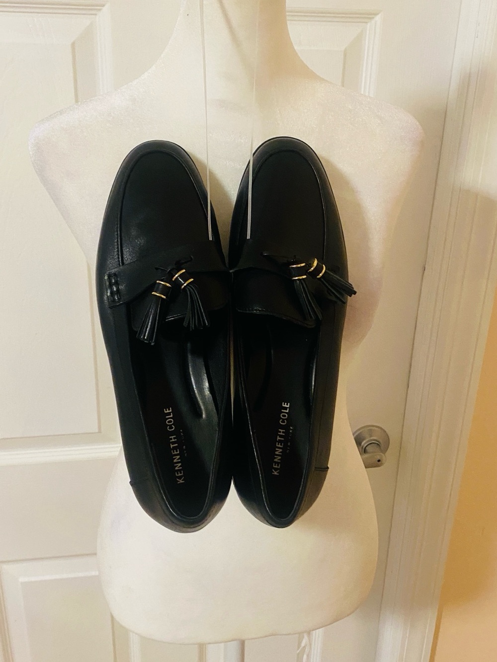 Ladies leather Kenneth Cole loafers with tassels